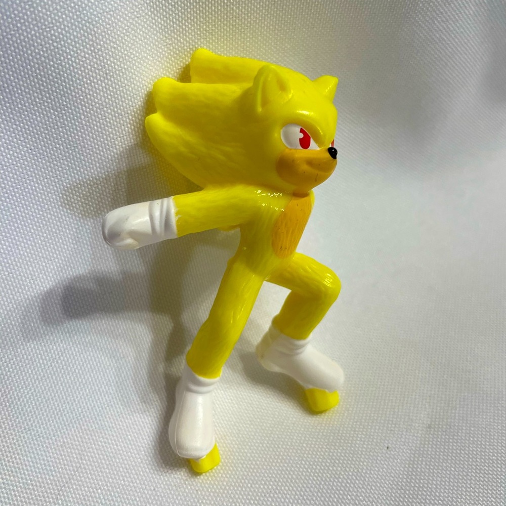 Sega Sonic The Hedgehog Yellow 3" Tall Plastic Toy Figure Eggman